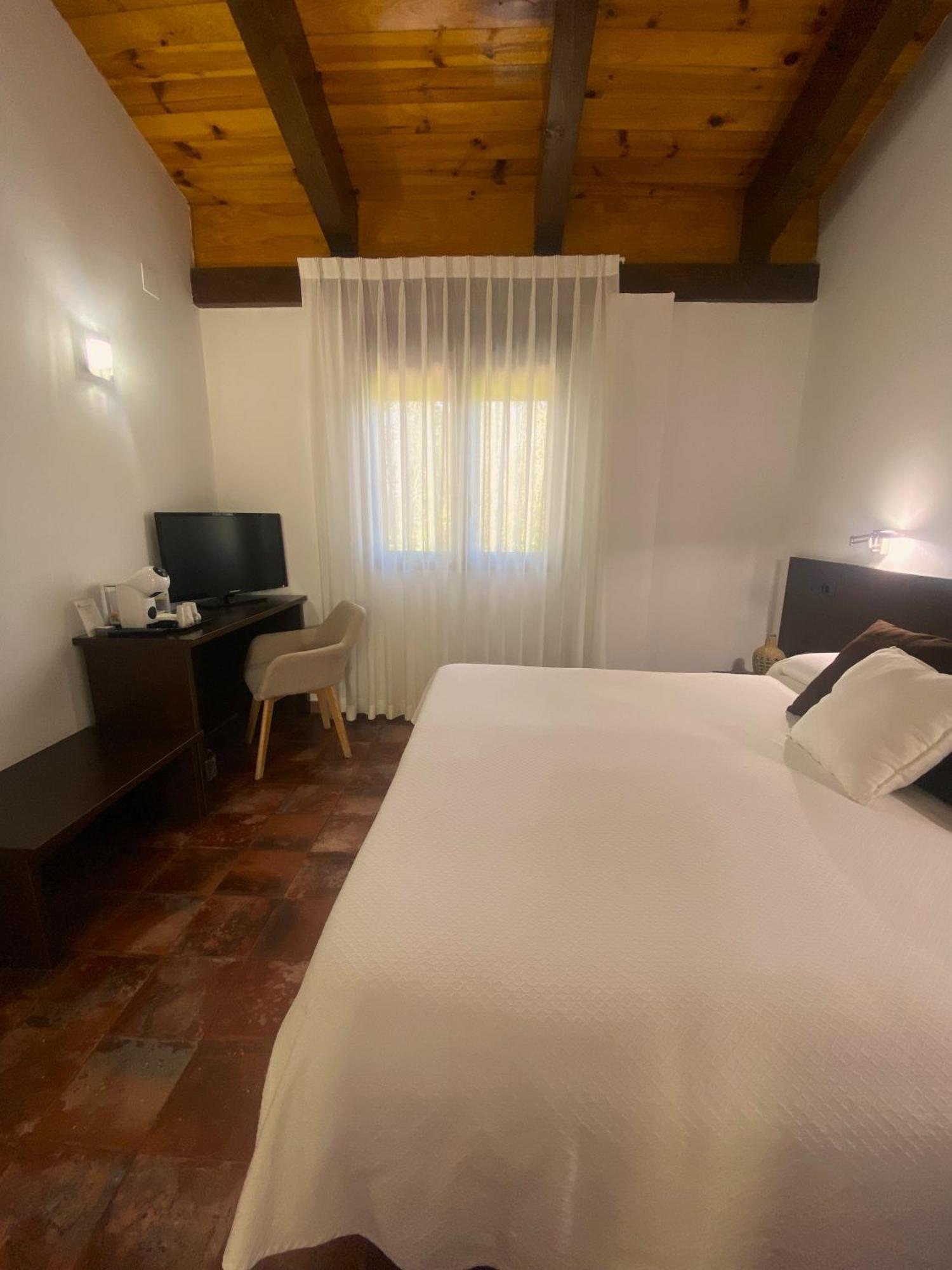 Pago De Tharsys Guest House Requena Exterior photo
